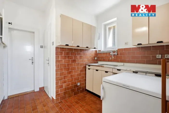 Prodej rodinného domu, Dobrovice, Komenského, 431 m2