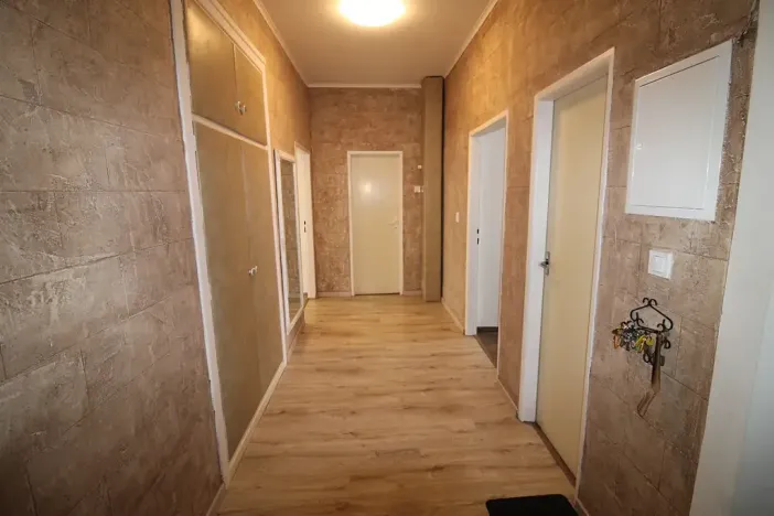 Prodej bytu 3+1, Karlovy Vary, nábřeží Jana Palacha, 77 m2