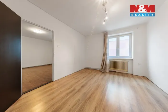 Prodej bytu 3+1, Karlovy Vary - Dvory, Lipová, 62 m2