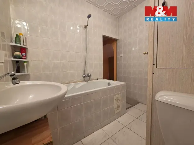 Pronájem bytu 1+1, Nová Role, Nádražní, 52 m2