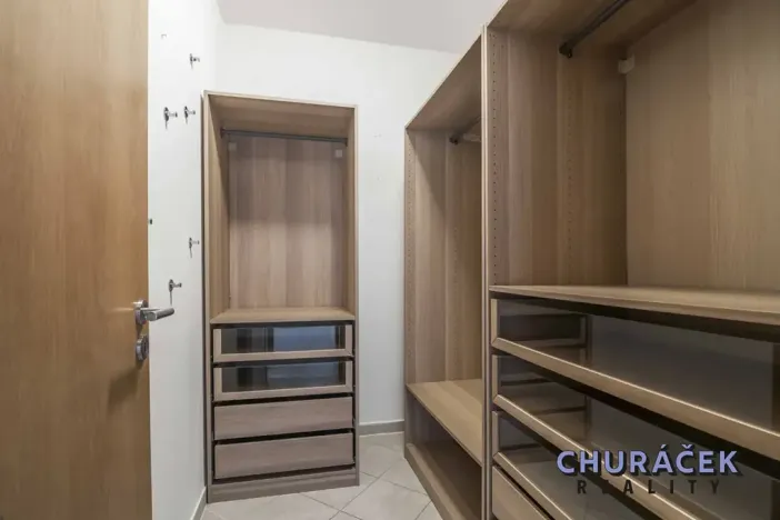 Prodej bytu 3+kk, Praha - Hrdlořezy, V třešňovce, 287 m2