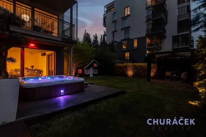 Prodej bytu 3+kk, Praha - Hrdlořezy, V třešňovce, 287 m2