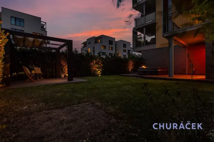 Prodej bytu 3+kk, Praha - Hrdlořezy, V třešňovce, 287 m2