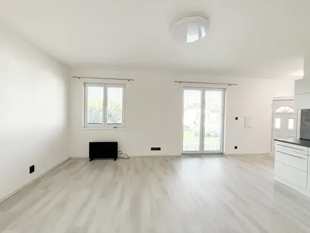 Pronájem bytu 2+kk, Praha - Horní Počernice, Votuzská, 48 m2
