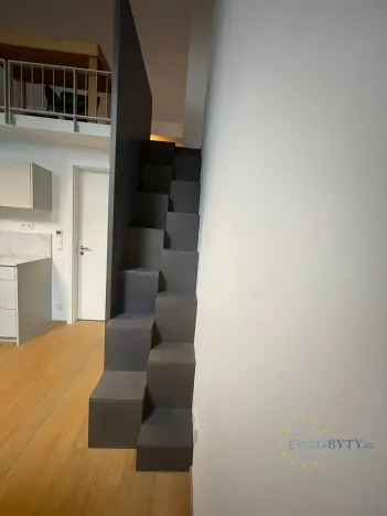 Pronájem bytu 1+kk, Praha - Vršovice, Bartoškova, 40 m2