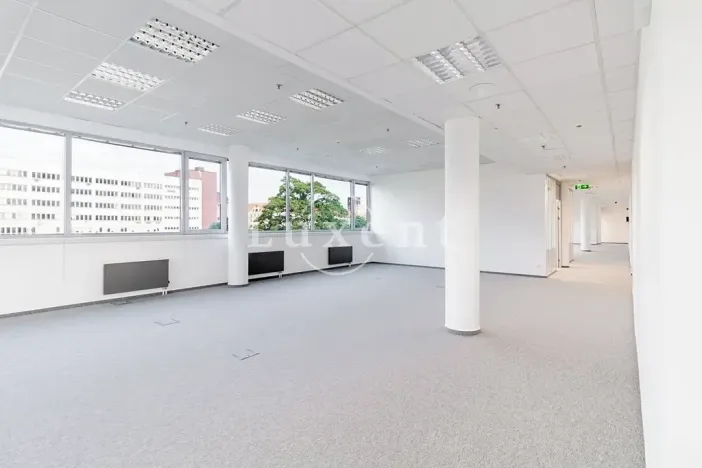 Pronájem kanceláře, Praha - Holešovice, Jankovcova, 478 m2