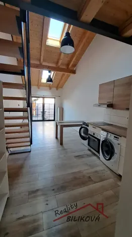 Pronájem atypického bytu, Brandýs nad Labem-Stará Boleslav, Dr. Jánského, 44 m2