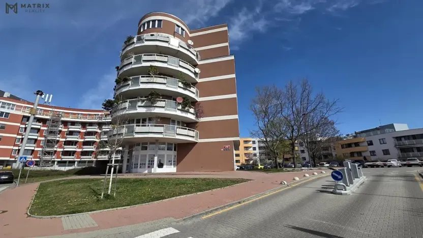 Pronájem obchodního prostoru, Praha - Jinonice, U kříže, 121 m2