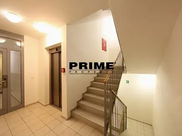 Pronájem bytu 2+kk, Praha - Žižkov, Jeseniova, 57 m2