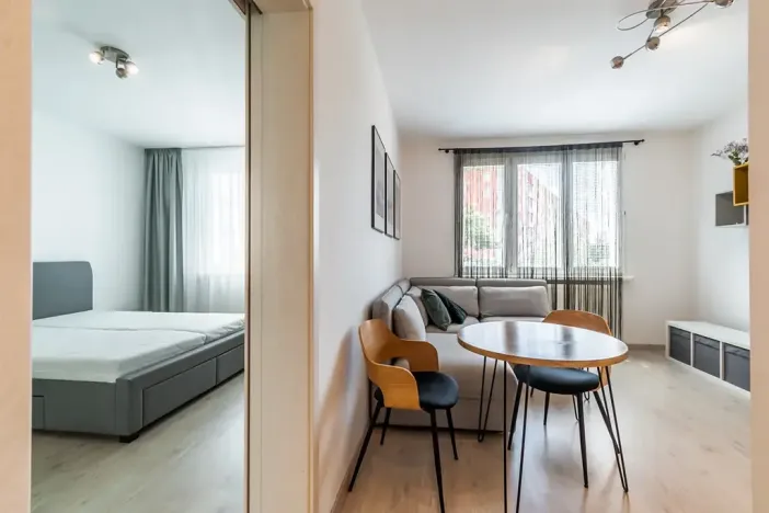 Pronájem bytu 2+kk, Praha - Kamýk, Zárubova, 39 m2