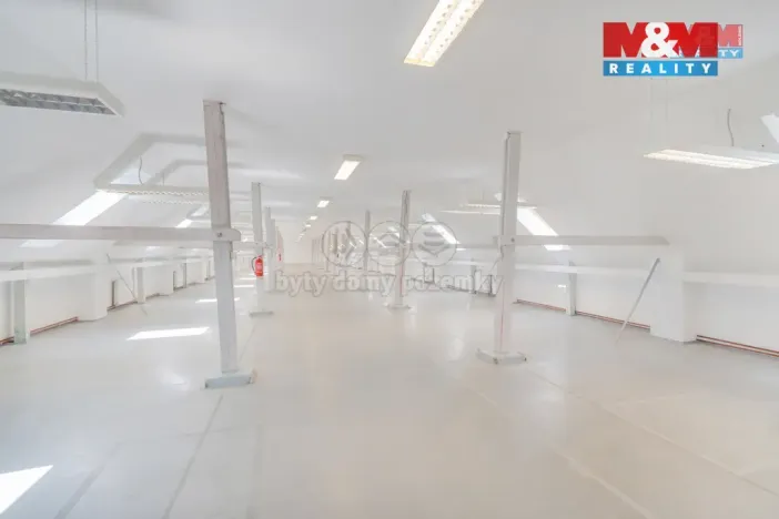 Pronájem skladu, Chuderov, 1187 m2