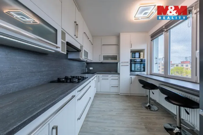 Prodej bytu 2+1, Karlovy Vary - Bohatice, Ostrovská, 68 m2