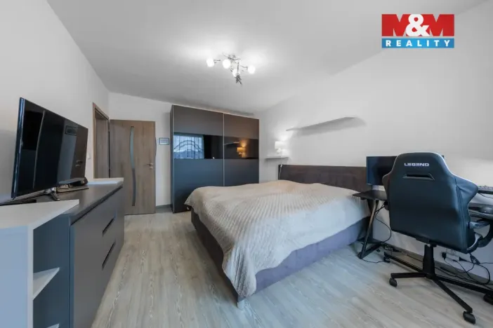 Prodej bytu 2+1, Karlovy Vary - Bohatice, Ostrovská, 68 m2