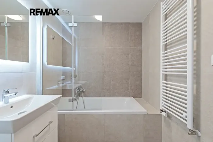 Pronájem bytu 3+kk, Praha - Hloubětín, Poděbradská, 77 m2