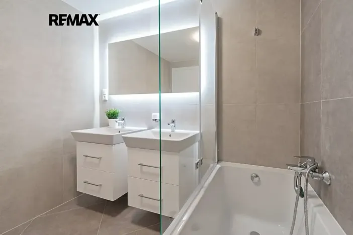 Pronájem bytu 3+kk, Praha - Hloubětín, Poděbradská, 77 m2