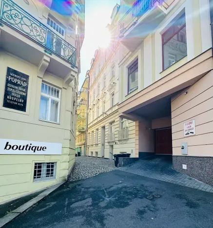 Prodej obchodního prostoru, Karlovy Vary, Zámecký vrch, 111 m2
