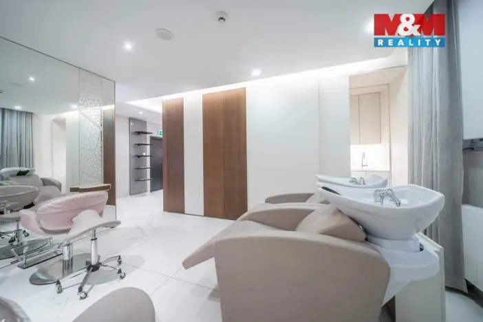 Pronájem obchodního prostoru, Praha - Staré Město, náměstí Curieových, 75 m2