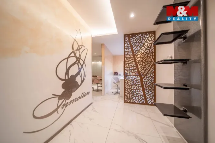 Pronájem obchodního prostoru, Praha - Staré Město, náměstí Curieových, 75 m2