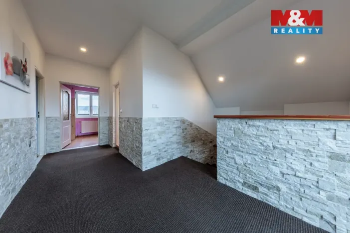 Prodej rodinného domu, Karlovy Vary - Dvory, Chebská, 228 m2