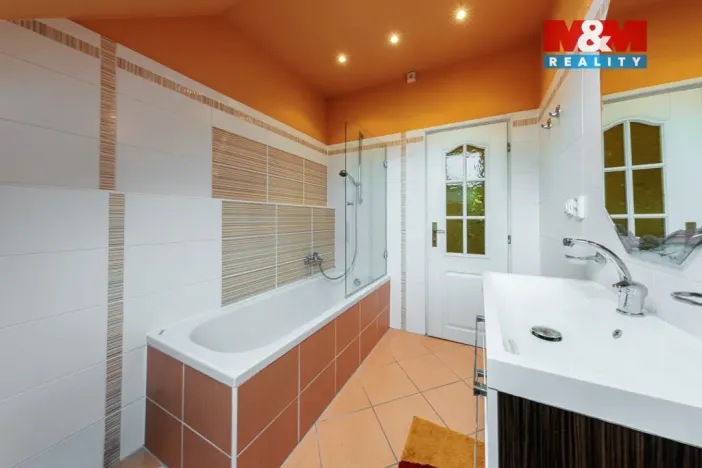 Prodej rodinného domu, Karlovy Vary - Dvory, Chebská, 228 m2