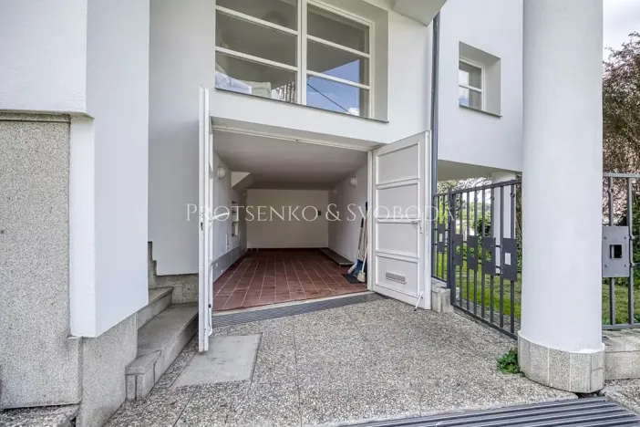 Prodej vily, Křižanov, Benešovo náměstí, 530 m2