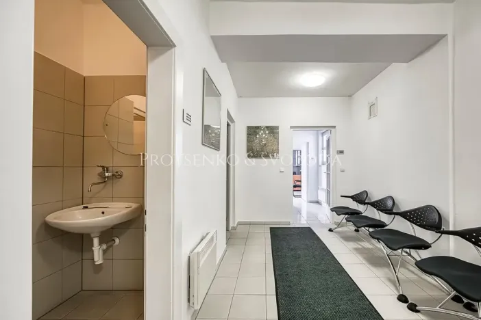 Prodej ordinace, Křižanov, Benešovo náměstí, 530 m2