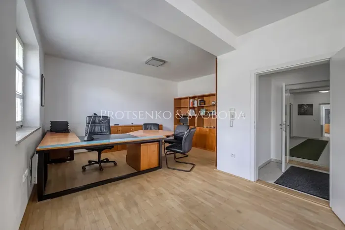 Prodej kanceláře, Křižanov, Benešovo náměstí, 530 m2