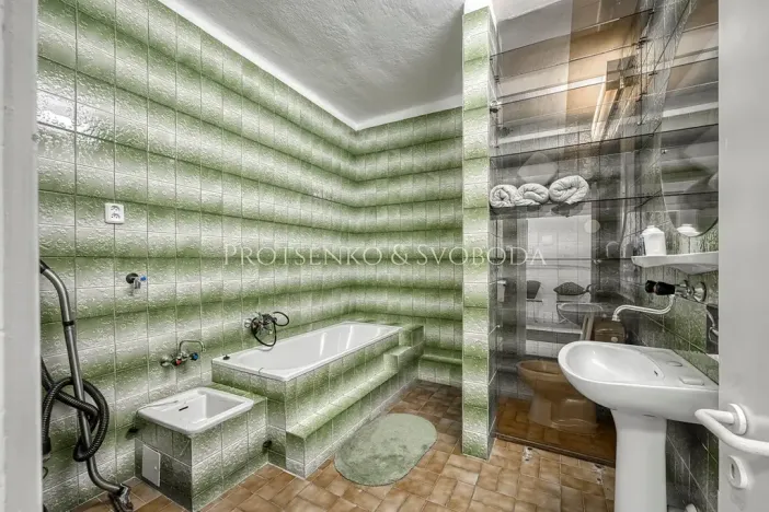 Prodej kanceláře, Křižanov, Benešovo náměstí, 530 m2