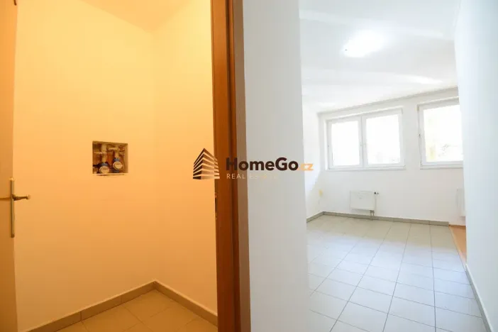 Pronájem bytu 1+kk, Praha - Troja, K Haltýři, 53 m2