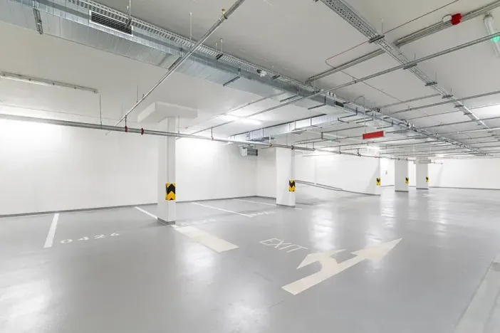 Pronájem garážového stání, Praha - Žižkov, Seifertova, 20 m2