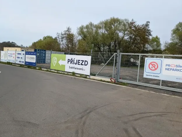 Pronájem komerčního pozemku, Bavoryně, 500 m2