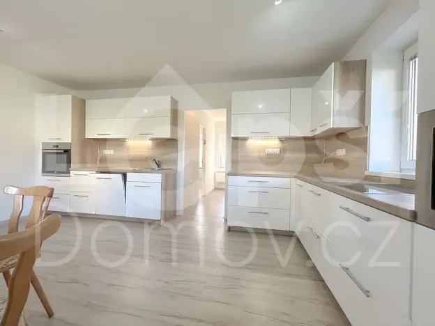 Prodej rodinného domu, Vlčice, 185 m2