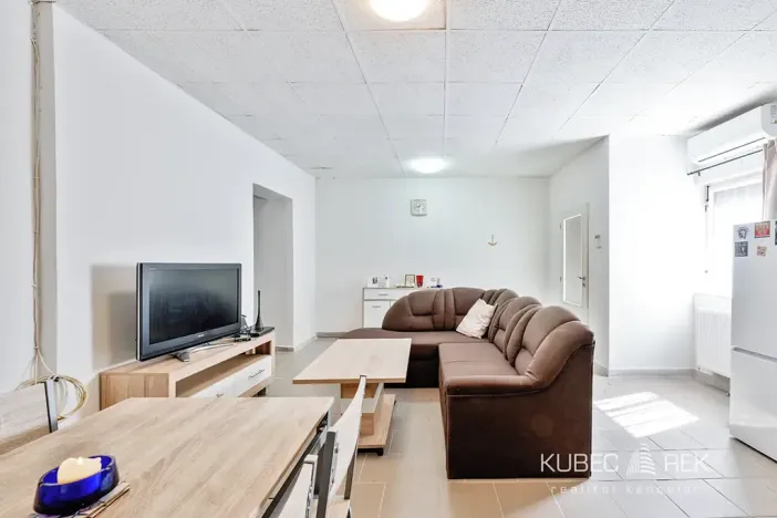 Prodej obchodního prostoru, Kamenice nad Lipou, Dobšova, 270 m2