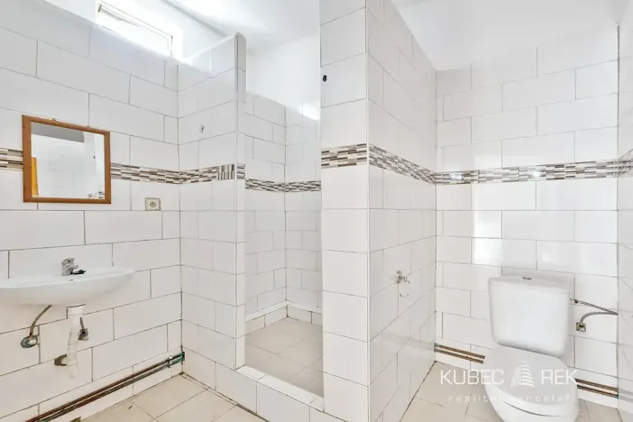 Prodej obchodního prostoru, Kamenice nad Lipou, Dobšova, 270 m2