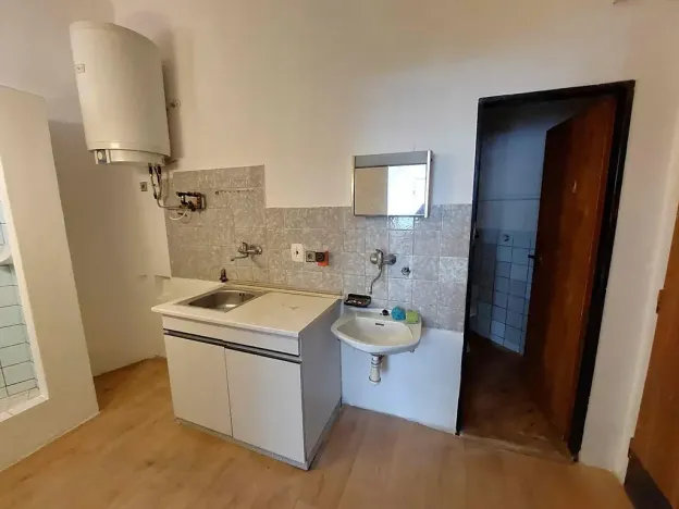 Pronájem bytu 2+1, Praha - Žižkov, Černínova, 39 m2