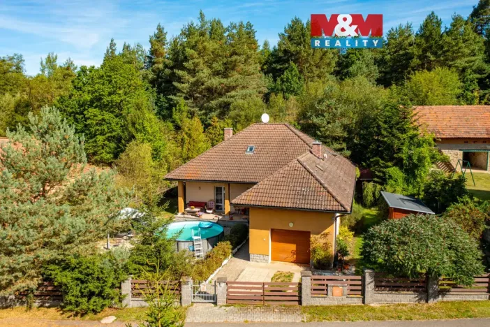 Prodej rodinného domu, Hajany, 285 m2