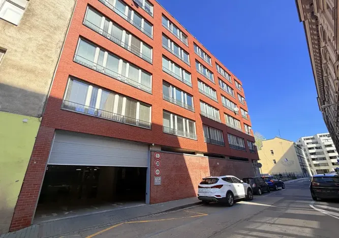 Prodej garážového stání, Brno, Spálená, 13 m2