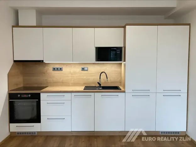 Pronájem bytu 1+kk, Zlín, Ševcovská, 37 m2