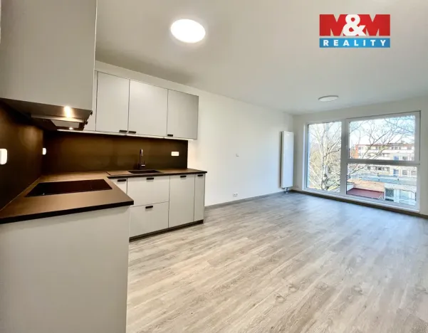 Prodej bytu 1+kk, Zlín, Nad Stráněmi, 34 m2