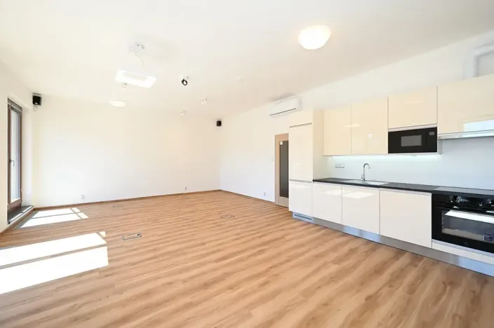 Pronájem bytu 1+kk, Praha - Liboc, Evropská, 51 m2