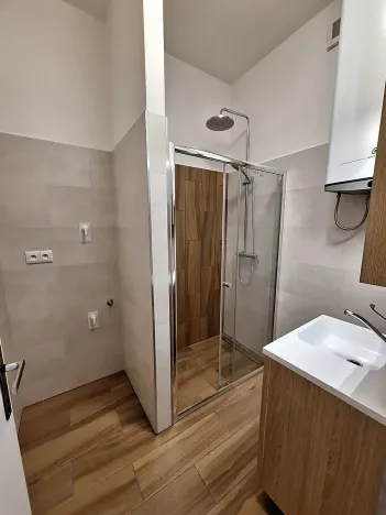 Pronájem bytu 2+kk, Praha - Vysočany, Novovysočanská, 60 m2