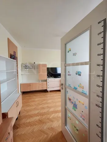 Prodej bytu 3+1, Ostrov, Hlavní třída, 76 m2