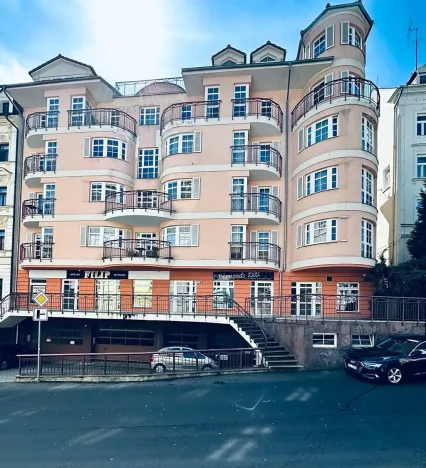 Prodej bytu 4+kk, Karlovy Vary, Zámecký vrch, 177 m2