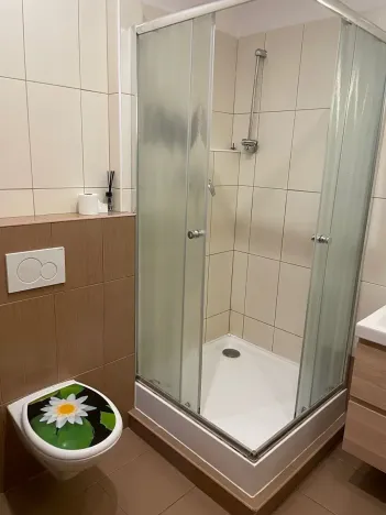 Pronájem bytu 2+kk, Praha - Hodkovičky, Na výspě, 42 m2