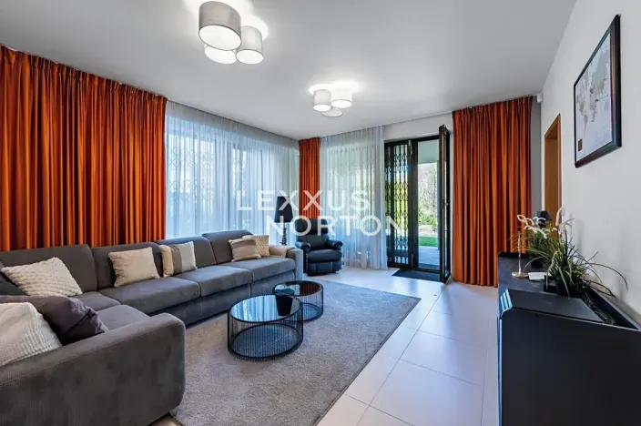 Prodej rodinného domu, Praha - Dejvice, V Šáreckém údolí, 337 m2