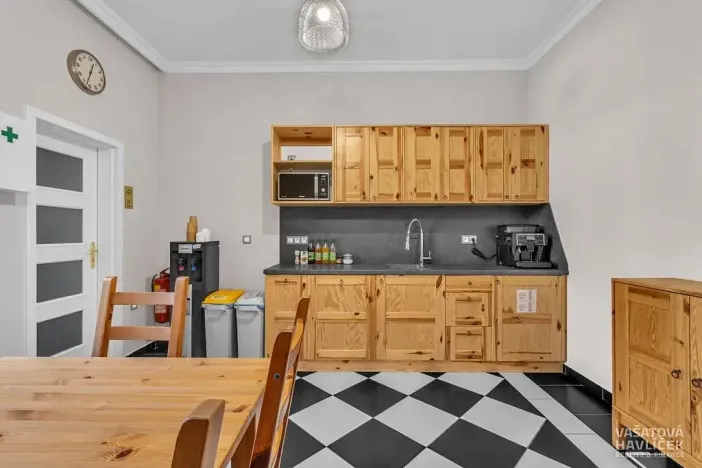 Pronájem obchodního prostoru, Chrudim, V Hliníkách, 172 m2