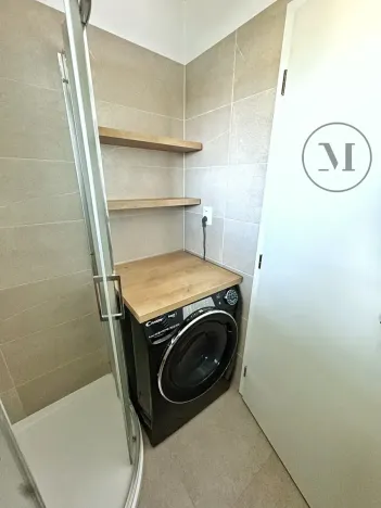 Pronájem bytu 1+kk, České Budějovice, Nádražní, 22 m2