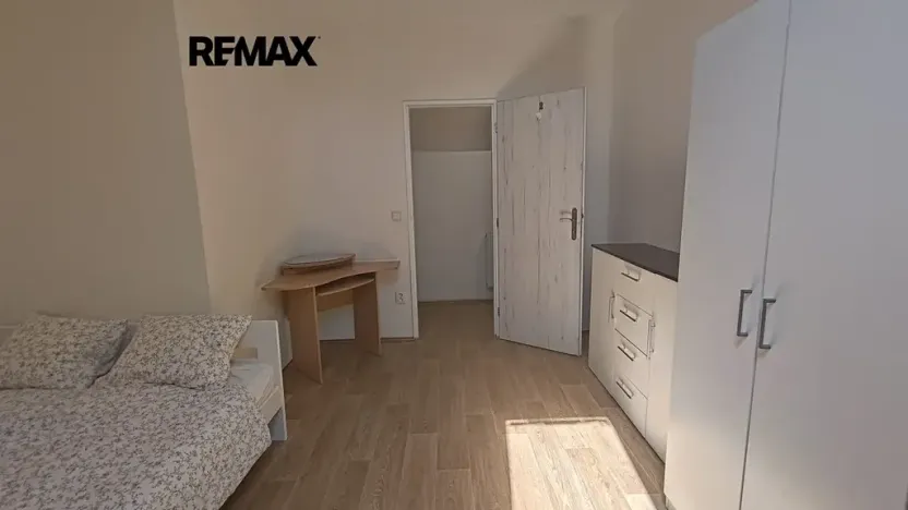 Pronájem atypického bytu, Drahelčice, V Brance, 164 m2