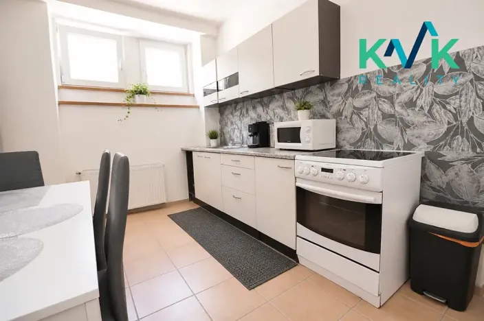 Pronájem bytu 1+1, Karlovy Vary, Bečovská, 38 m2