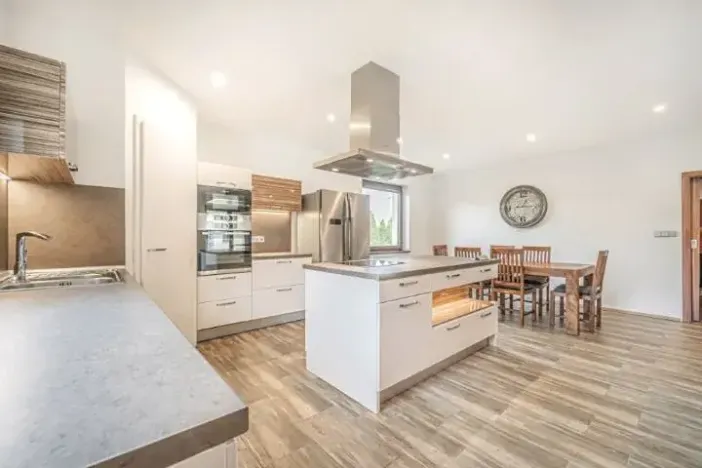 Prodej rodinného domu, Cvrčovice, Školní, 158 m2